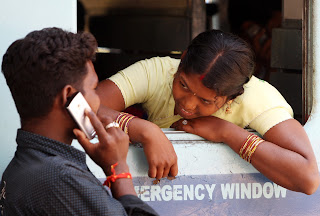 एक स्पष्ट झलक: प्लेटफ़ॉर्म पर प्यार #यात्रा फ़ोटोग्राफ़ी