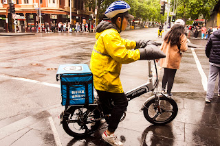 मेलबर्न में सपनों का पीछा: एक युवा डिलीवरी बॉय की कहानी