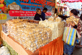 मकर संक्रांति के नजदीक आते ही तिलकुट की बिक्री में तेजी